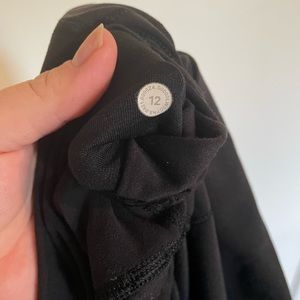 Lululemon aligns 28” size 8 black.